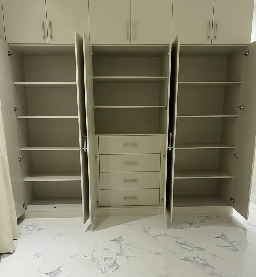 Gemini_Generated_Image_lqrt01lqrt01lqrt كبتات وغرف ملابس (19) - الصورة 1